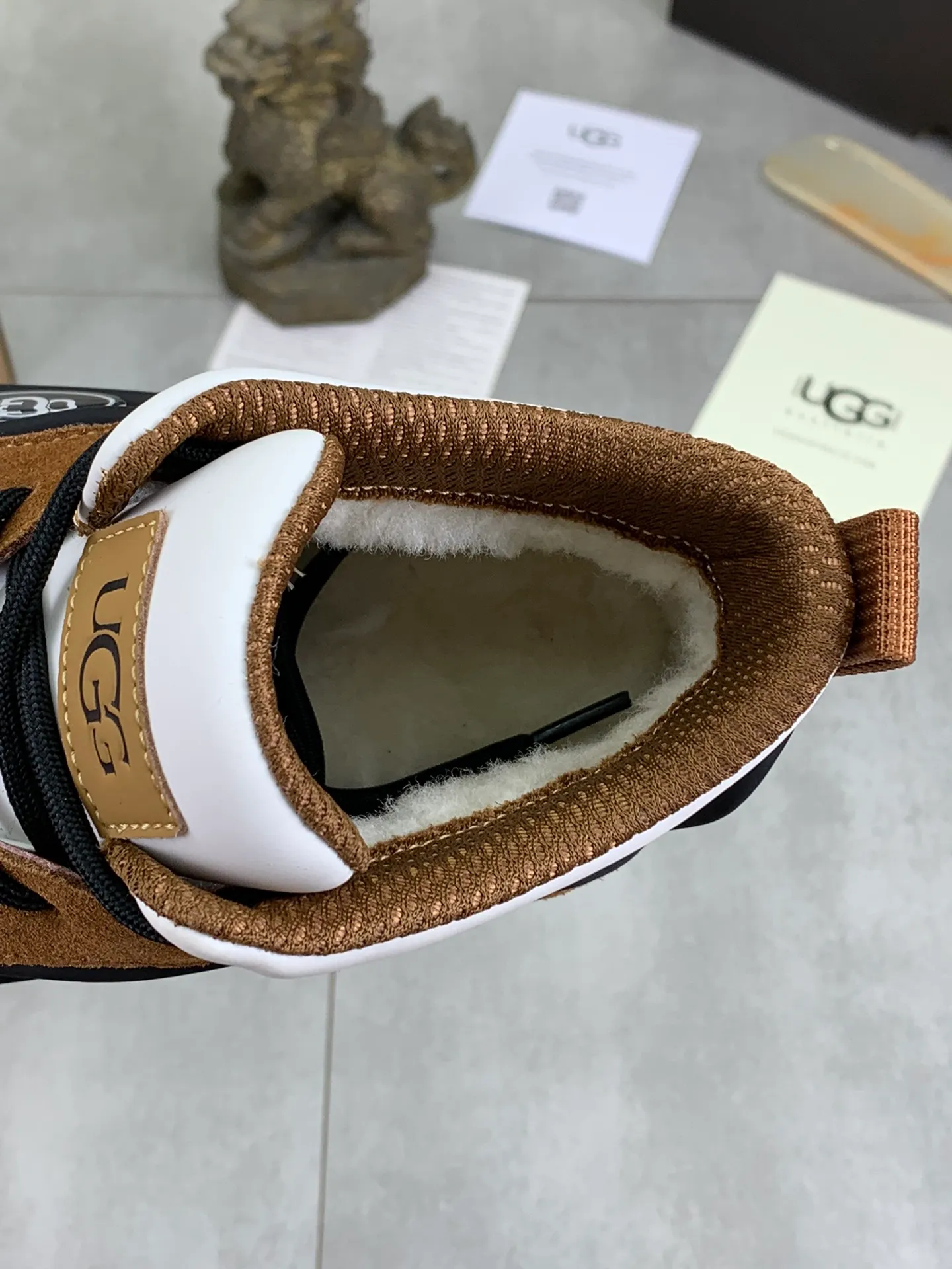 Men's shoes 💰P640 [New style] 💰 🆘 "Real wool" [UGG] 👉The popular men's shoes are synchronized with the official website 🔰The quality of the genuine products [satisfied] is not comparable to the imitations in the general market 🌀The upper is imported Italian frosted cowhide, and the lining is: foot pad 🅰️ grade 🐑Real wool👻Only Grade A can show the effect The hand feels smooth and delicate 🔱The shoe shape is grand, only genuine manufacturers can do it 🎄The perfect toughness of the original outsole 👻⬛️ allows customers to say goodbye to one-time consumption. Real wool lining, super warm. Available in black, brown and gray. Size: 39-44
